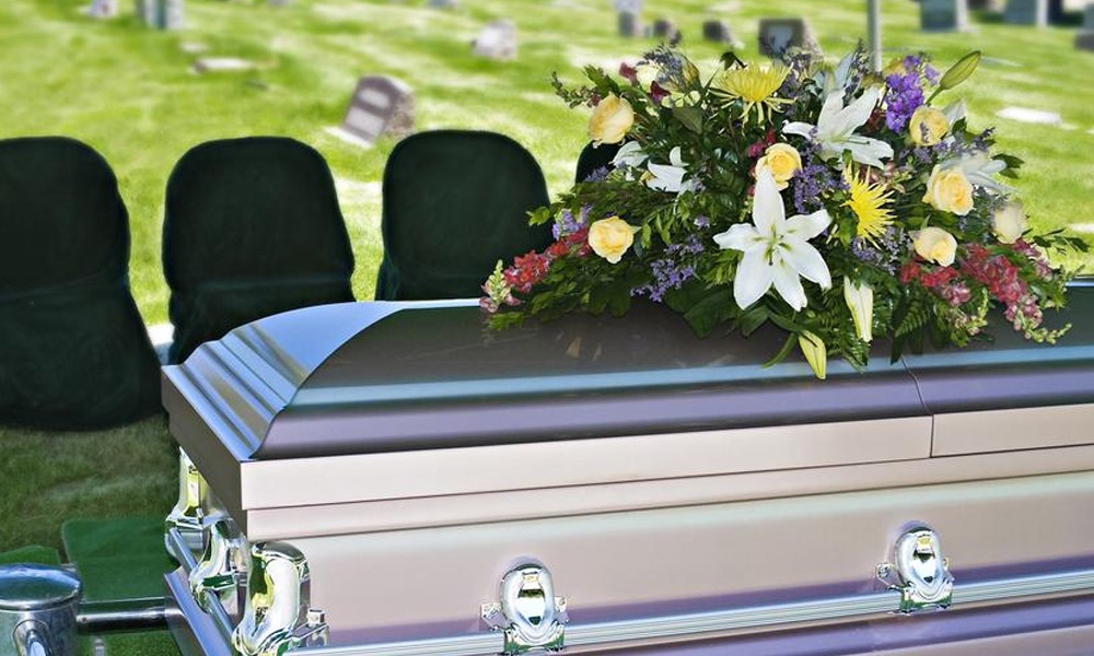 Ofrecemos variedad de arreglos florales para funerales desde 559 dolares.