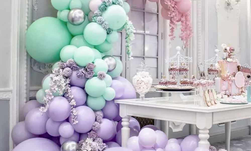 Oferta especial decoracion de fondo con globos gratis.