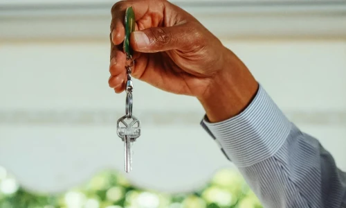 ¿Puede mi arrendador subir mucho el precio de la renta?