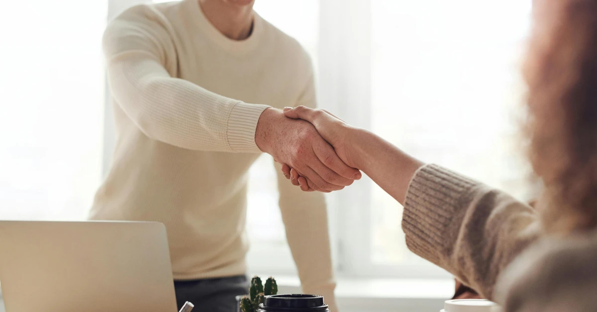 ¿Un resumé es lo mismo que una solicitud de empleo?