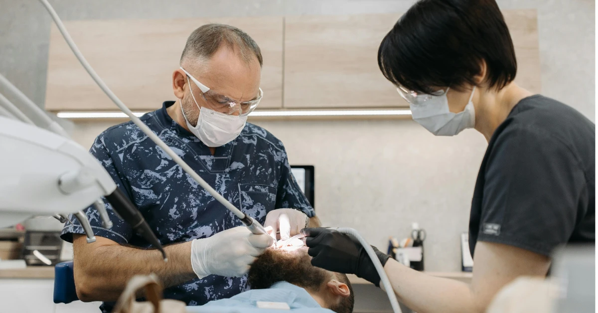 ¿Qué tan a menudo debo hacerme una limpieza en el dentista?
