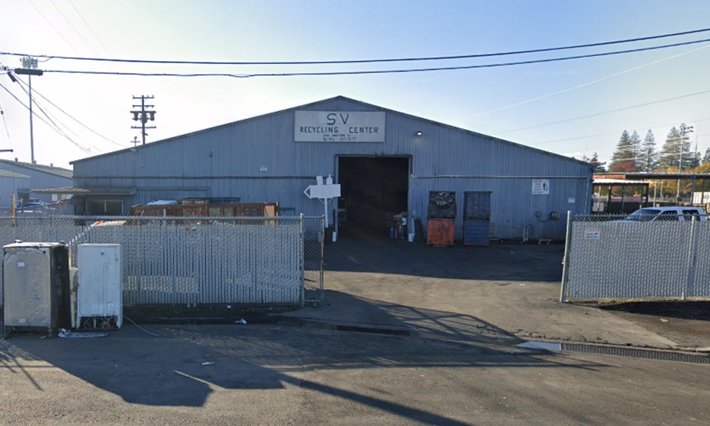Facility Exterior & Parking
