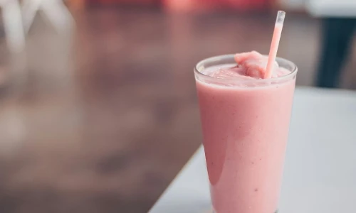 Similarities Between Frappes and Smoothies