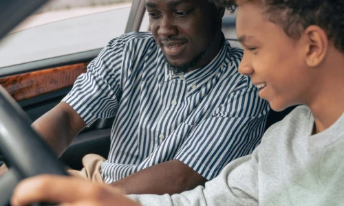 ¿A qué edad puedo sacar mi primer seguro de auto?