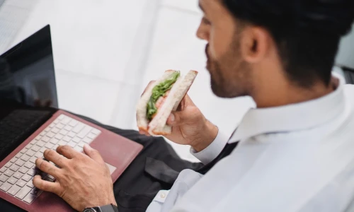 ¿Cuánto tiempo tengo de comida en el trabajo en California?