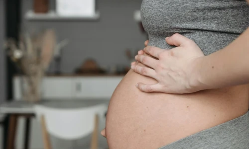 ¿Puede demandar si no la contratan por estar embarazada?