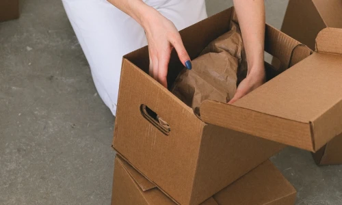 Cómo ordenar mis cosas en cajas para una mudanza