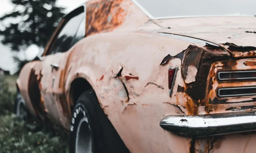 ¿Qué necesito para vender un auto al junk yard?