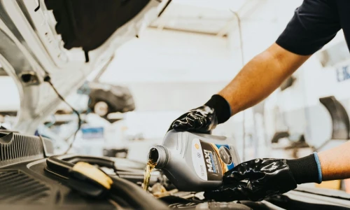 La importancia del aceite en el motor de un auto