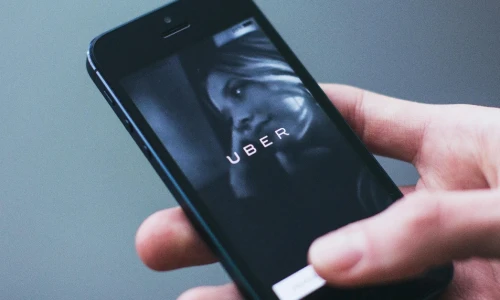 ¿Puedo manejar como Uber sin un seguro de vehículo comercial?