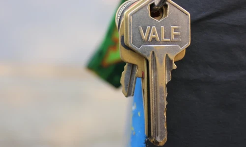 ¿Qué pasa si me desalojan por mi raza?