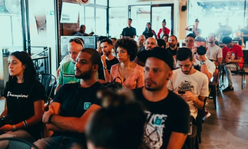 Cómo organizar un evento corporativo en un salón