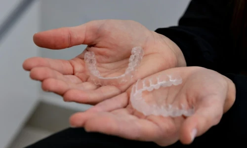 ¿Cuánto tiempo debo usar los alineadores Invisalign?