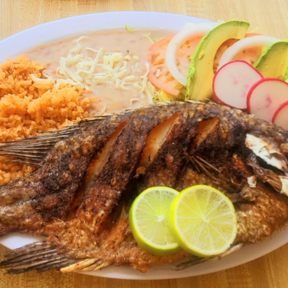 Mexican food Tacos y Mariscos La Gloria Ontario